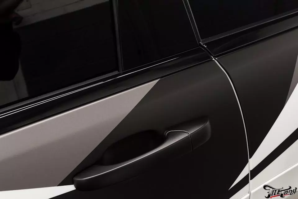 Jeep SRT8. Разработка дизайн-проекта камуфляжа, печать и нанесение на кузов.